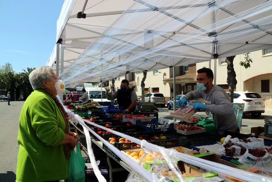 Sant Salvador farmers' market in Tarragona on April 24, 2020 (by Roger Segura)